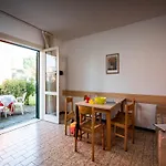 شقة Townhouse With Garden And Pool In