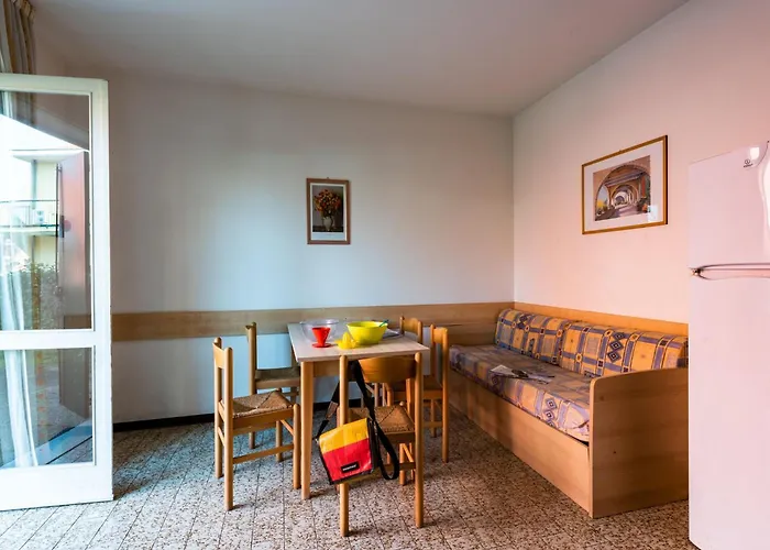 Townhouse With Garden And Pool In Μπιμπιόνε