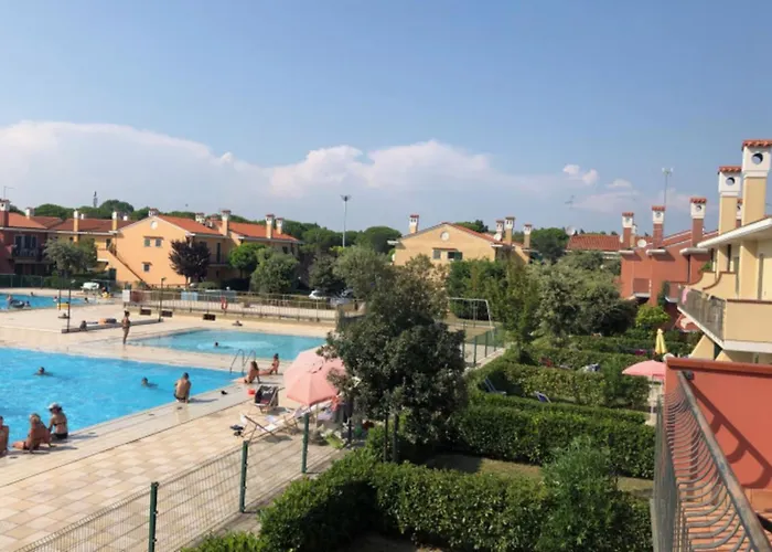 Townhouse With Garden And Pool In Apartment Bibione
