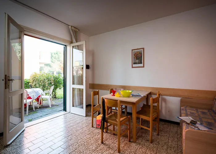 Apartment Townhouse With Garden And Pool In