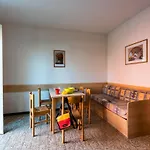 Townhouse With Garden And Pool In Μπιμπιόνε