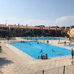 Διαμέρισμα Townhouse With Garden And Pool In Μπιμπιόνε