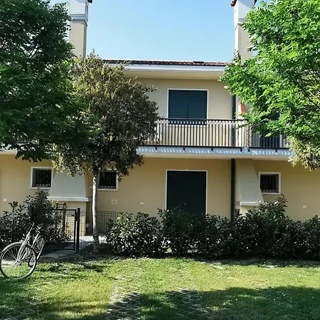 Townhouse With Garden And Pool In Διαμέρισμα Μπιμπιόνε
