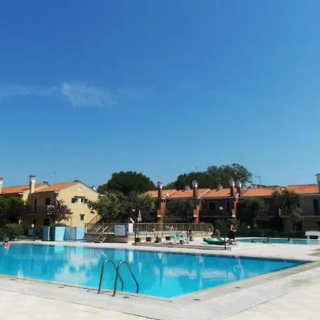 Διαμέρισμα Townhouse With Garden And Pool In