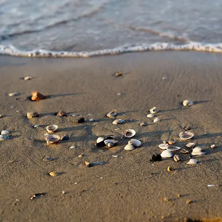 아파트 Townhouse With Garden And Pool In