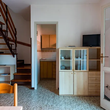 Townhouse With Garden And Pool In 비비오네