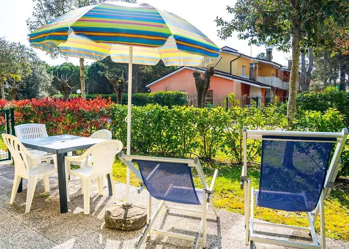 Апартаменты Townhouse With Garden And Pool In