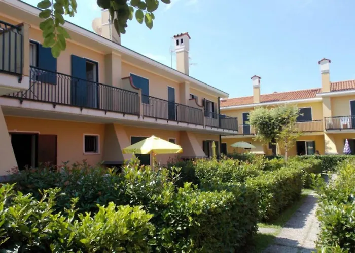 Townhouse With Garden And Pool In